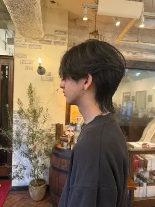 ミディアム Radial 藤澤　志のヘアスタイル