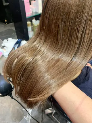 ミディアム 艶髪/白髪ぼかし ヘッドスパ/大野結菜のヘアスタイル