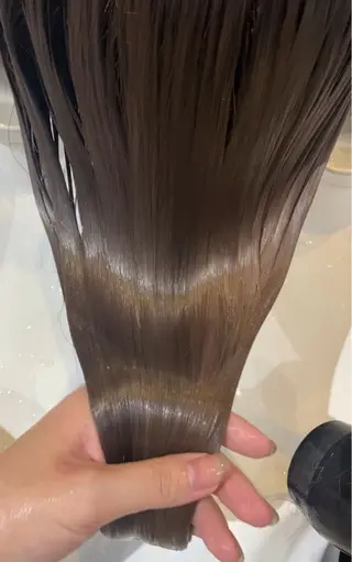 艶髪ハイトーン特化 梅田美容室SLYのヘアスタイル
