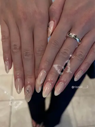 ネイル 𝘙𝘪𝘰𝘯𝘢 ...🕯🤍のネイルデザイン