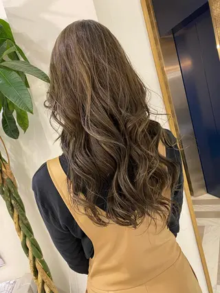 ロング レイヤーカット /透明感カラー西田のヘアスタイル