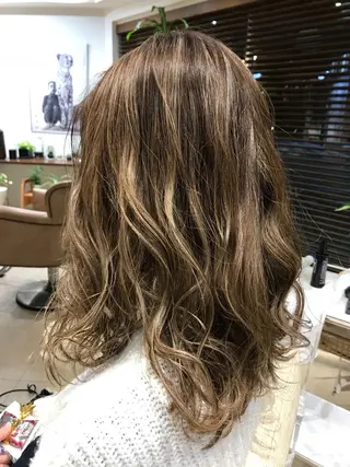 ロング カラー newi saLyu 片岡ふきのヘアスタイル