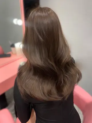 ロング カラー 𝑴𝑶𝑲𝑨渋谷 トレンド韓国ヘア🩷のヘアスタイル