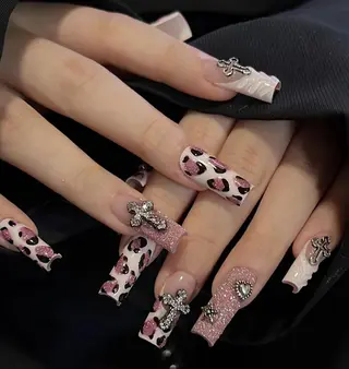 ネイル Pure&Rich Nailのネイルデザイン