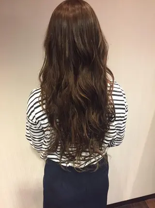 ロング 伊藤 優希のヘアスタイル