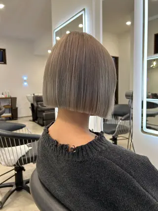 ショート QUON.伊勢崎店所属・ブリーチ＆ハイトーン 歌 心のヘアスタイル