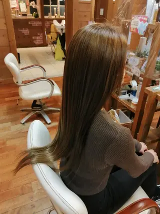 ロング カラー 足立 悠輔のヘアスタイル