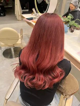 ロング カラー 𝑴𝑰𝑨🎀赤髪 /ピンク/髪質改善のヘアスタイル