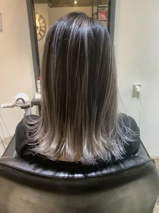 ミディアム カラー UMEDA FIGAROのヘアスタイル