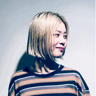 ショート カラー ヤノ ナオミのヘアスタイル