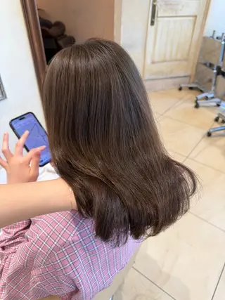 ミディアム カラー レイヤーカット/ 透明感カラー/カナのヘアスタイル