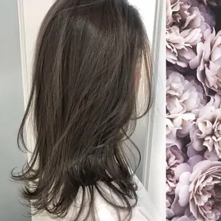 ロング カラー 小山 美月のヘアスタイル