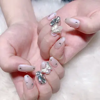 ネイル 根津 綾子のネイルデザイン