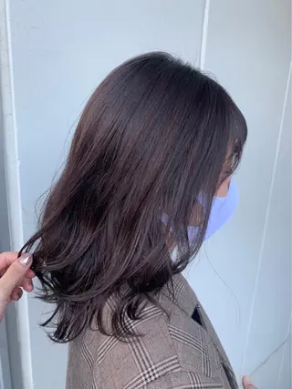 セミロング カラー パーソナルカラー 藤本夢のヘアスタイル