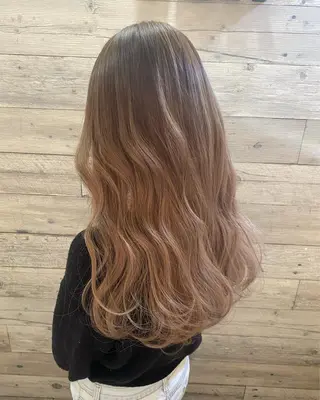 セミロング Rlino所属・ﾊｲﾗｲﾄ/ﾚｲﾔｰ ｶｯﾄ/大嶽謙のヘアスタイル