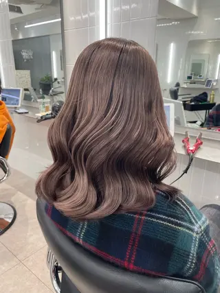 ミディアム カラー ヘアアレンジ ONYX 表参道所属・ショート/ボブ/似 合わせ/顔周りカットのヘアスタイル