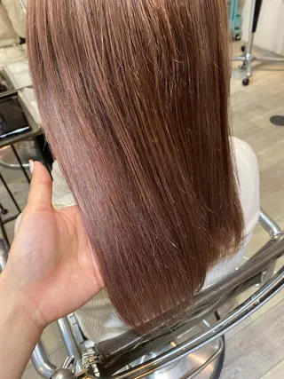 ミディアム W所属・小林 朋花のヘアスタイル