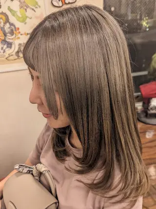 セミロング カラー fuwat所属・秋葉原でカラーする なら🐉ちぇーたんのヘアスタイル