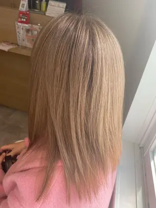 ミディアム 服部 真希のヘアスタイル