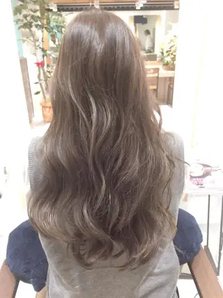 ロング カラー 磧本 祐里恵のヘアスタイル