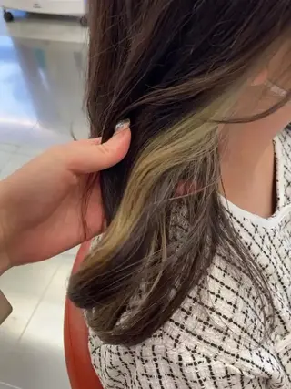 ミディアム 小森 衣純のヘアスタイル