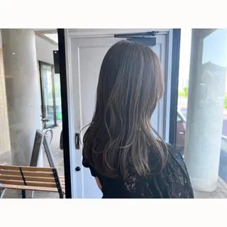 ロング カラー ツキダテ ユイのヘアスタイル