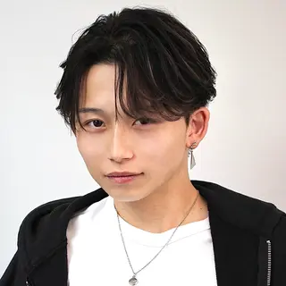 メンズ ラウンドマッシュ/ フェザーショート大阪のヘアスタイル