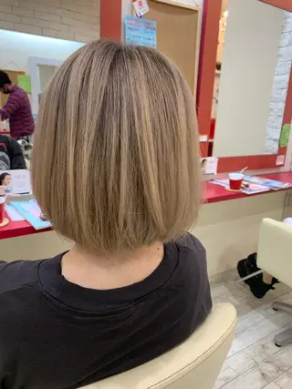 ミディアム カラー ヘアアレンジ 今村公介 ブリーチ特化、派手髪のヘアスタイル