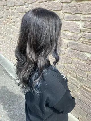 ロング カラー 浅岡 のどかのヘアスタイル