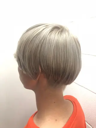 ショート Kro ハイトーン×ブリーチのヘアスタイル