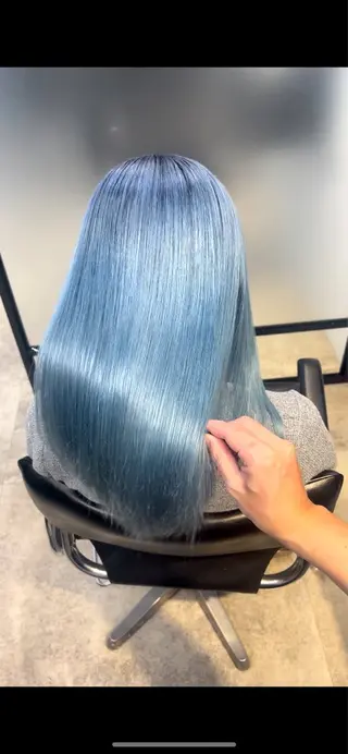 セミロング カラー 及川シゲル 髪質改善講師のヘアスタイル