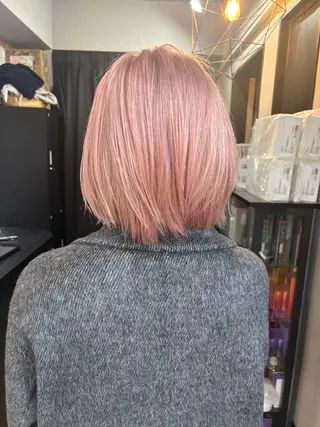 ショート ケアブリーチ/ エクステ/レイヤーのヘアスタイル