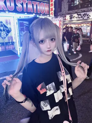 ロング カラー ホワイト&レイヤーカ ットエクステ長畠俊輔のヘアスタイル