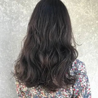 ロング 伊藤 裕治のヘアスタイル