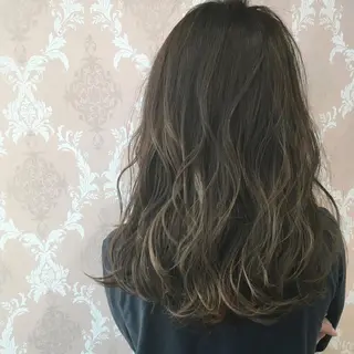 セミロング カラー graxi'    グラシー所属・ブリーチ/ハイトーン SERINAのヘアスタイル
