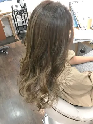 ロング カラー 伊藤 優希のヘアスタイル