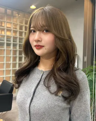 ロング カラー moe🎀 透明感カラーのヘアスタイル