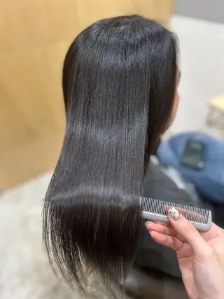 ミディアム miloc MOMOKAのヘアスタイル