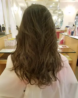 ロング カラー EMANON名古屋所属・美谷添（ミヤゾエ） まどか大人ヘアサロンのヘアスタイル