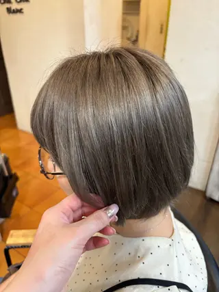 ショート 森  髪質改善🫧 透明感カラーのヘアスタイル