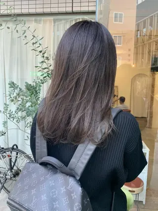 セミロング カラー fio マナミのヘアスタイル