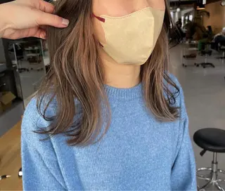 ミディアム カラー 倉辻 香奈子のヘアスタイル