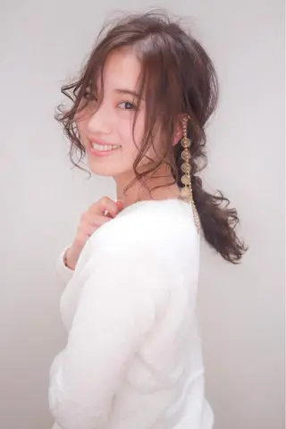 ロング カラー 伊藤 裕貴のヘアスタイル