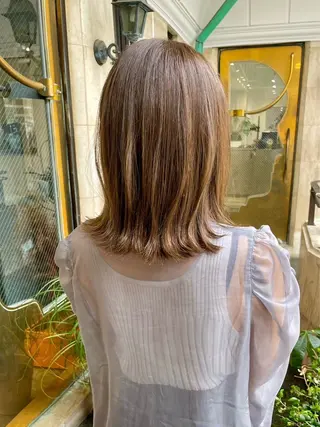 ミディアム カラー アオガミ （前髪顔周りカット）のヘアスタイル