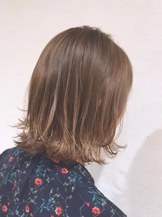 ミディアム ブリーチなしダブル/ レイヤーカット 小棹のヘアスタイル