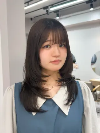 セミロング カラー ヘアアレンジ 立川レイヤー 透明感カラーaoiのヘアスタイル