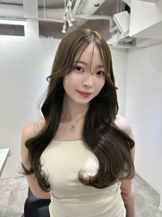 ロング カラー 艶髪レイヤー顔周り グレージュ添田晃基のヘアスタイル