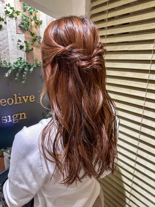 ロング ヘアアレンジ 岡本 葵のヘアスタイル