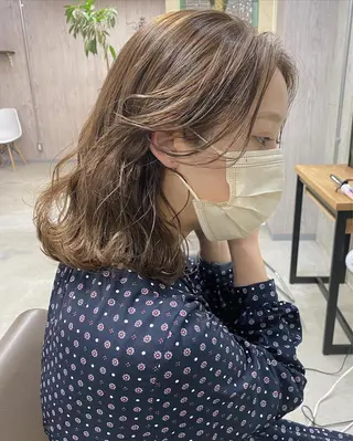 ミディアム カラー GiseL アンリのヘアスタイル