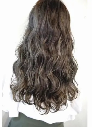 セミロング カラー ケア剤オタク×海外 ヘア長谷川裕起のヘアスタイル